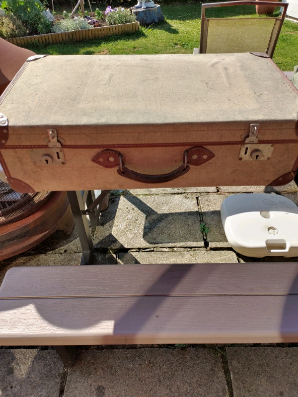 Army suitcase and contents | in Roslin 